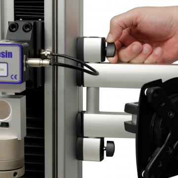 Fitting the Controller Arm Fitting the Controller Arm